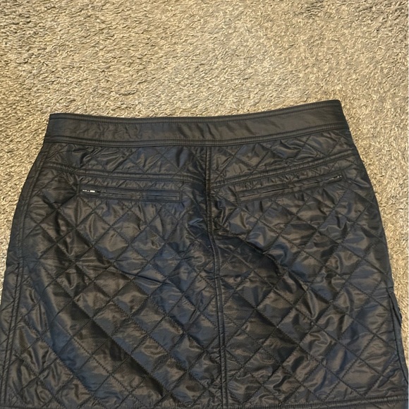 Athleta Black Quilted Puffer Skirt Zipper Pockets Size 8 Athletic Snow Ski - Picture 2 of 9
